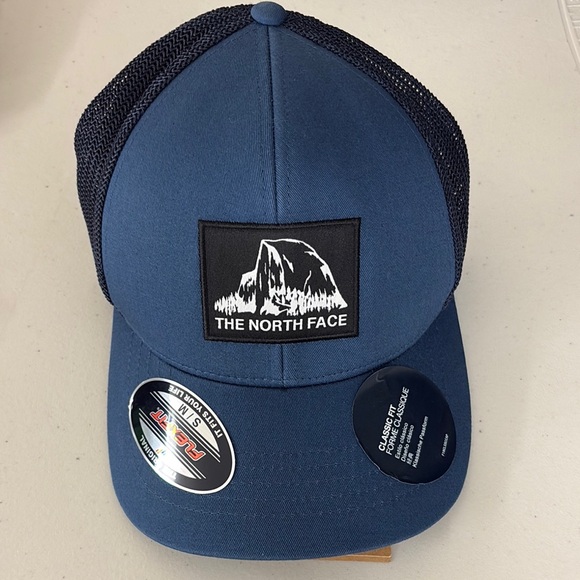 The North Face Navy Trucker Cap MD - Picture 1 of 3